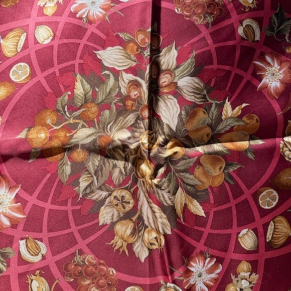Ferragamo 100% Silk Scarf Never Worn NIB Retired Harvest Pattern - Picture 12 of 14
